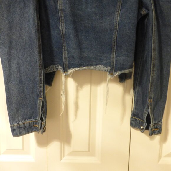 SHEIN medium wash puffy gigot sleeves denim jacket with frayed details - Picture 8 of 8